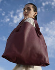 Natural Nuance Shopper in vegetable tanned leather, burgundy colour. Comes with two straps.