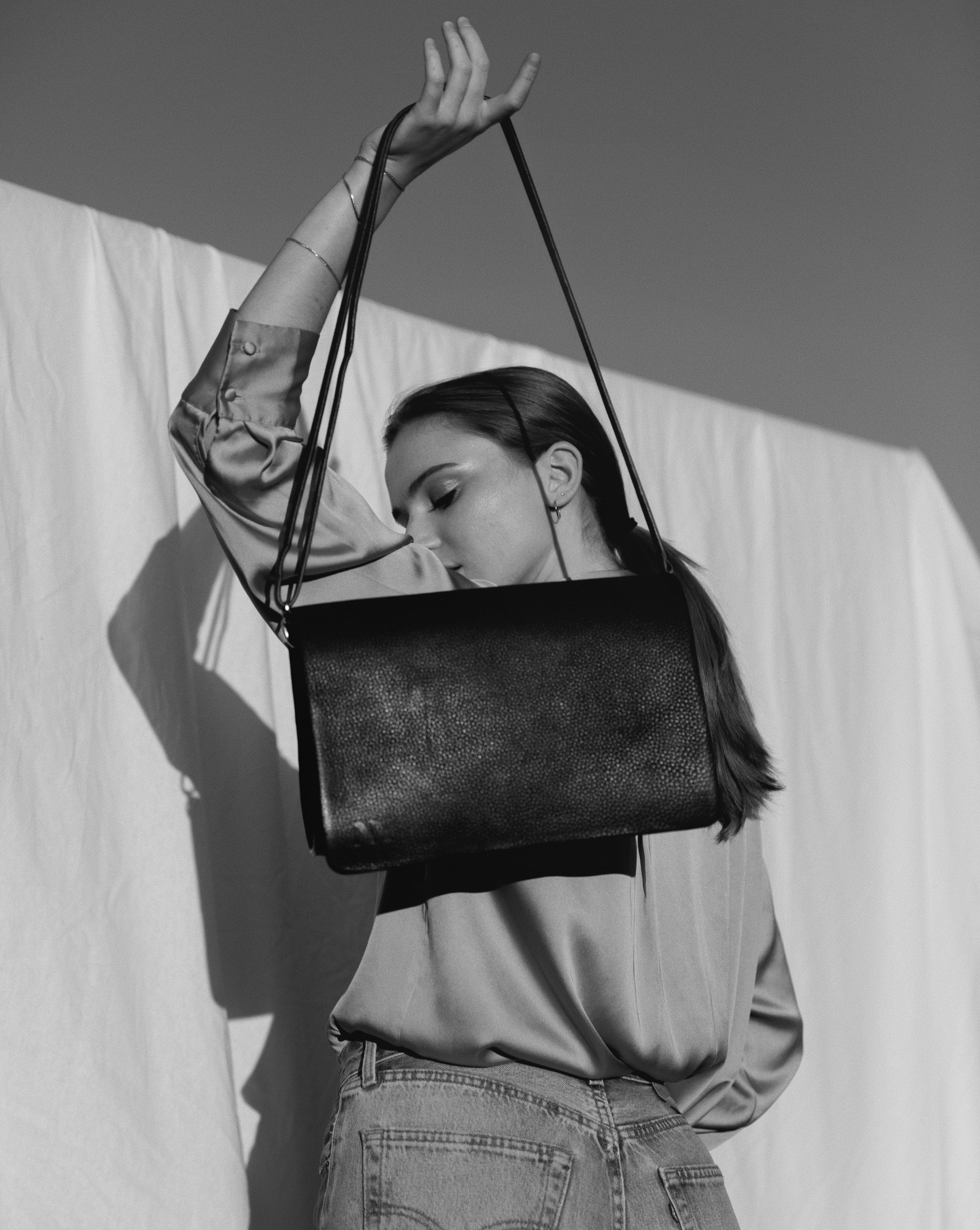 Infinite Handbag / Large Clutch Black