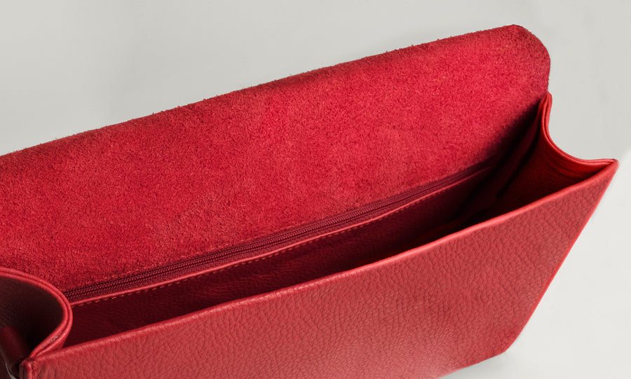 Infinite Large Clutch Scarlett Red – Natural Nuance